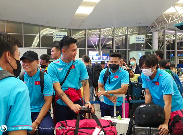 Lộ diện! ĐT Việt Nam xuất hiện ngay tại Đại Liên (Trung Quốc) sau đúng 8 tiếng di chuyển