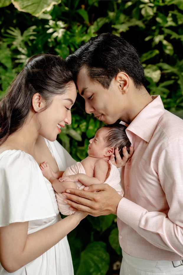 Nhìn lại khoảnh khắc đáng nhớ bên gia đình Khánh Thi - Phan Hiển