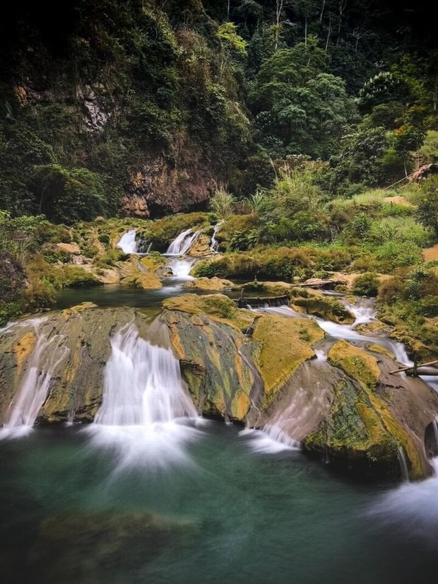 Đến Mộc Châu nhớ ghé thác Nàng Tiên đậm hoang sơ của núi rừng Tây Bắc - Ảnh 2.