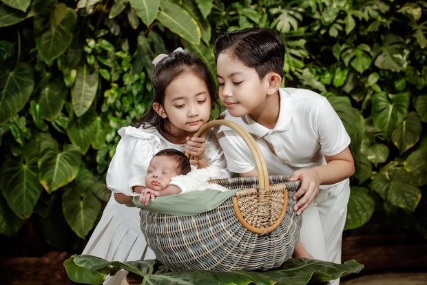 Nhìn lại khoảnh khắc đáng nhớ bên gia đình Khánh Thi - Phan Hiển