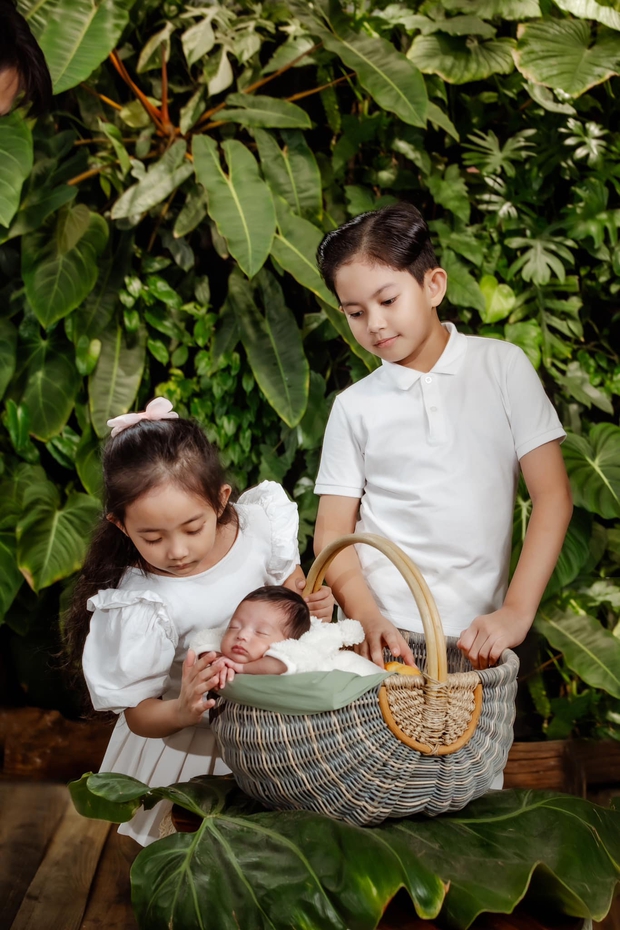 Nhìn lại khoảnh khắc đáng nhớ bên gia đình Khánh Thi - Phan Hiển