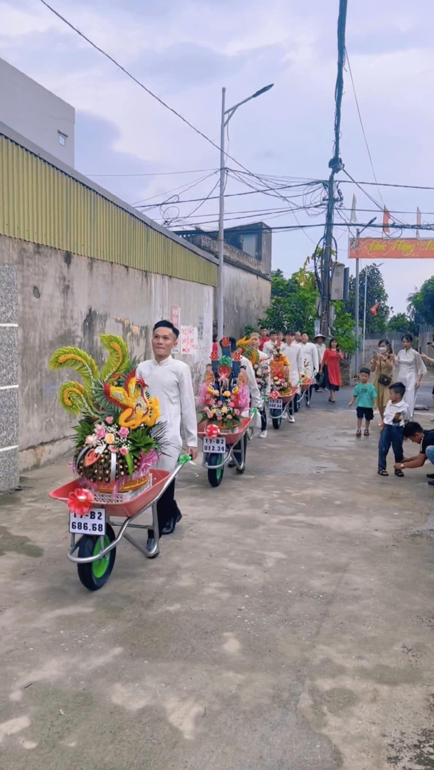 Chú rể Thái Bình đem 7 xe rùa đến nhà gái đưa tráp, mẹ e ngại một điều khi con đưa ra ý tưởng - Ảnh 1.