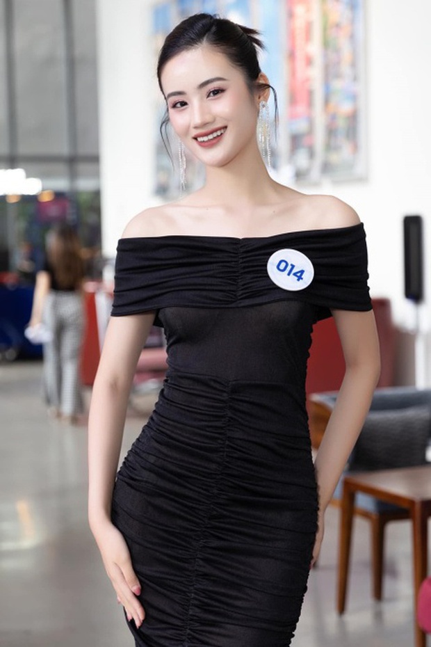 Hoa hậu Ý Nhi lộ diện tại sân bay với bạn trai, lên đường du học Úc sau 3 tháng ở ẩn vì ồn ào - Ảnh 8.