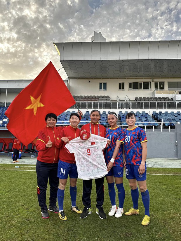 Tâm thư cảm động của thủ môn ĐT nữ Việt Nam khi chia tay HLV Mai Đức Chung