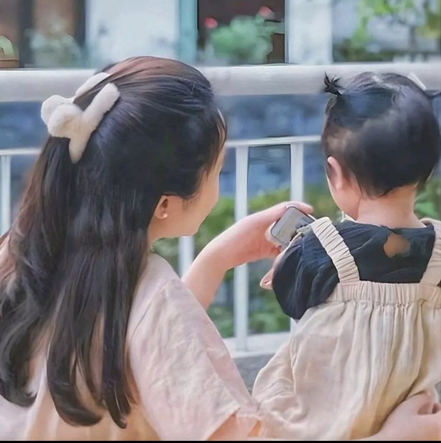 Vợ chồng Nhuệ Giang, Xuân Trường bất ngờ khoe hình đôi, nhan sắc cô dâu gây chú ý