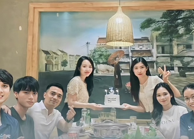 Vợ chồng Nhuệ Giang, Xuân Trường bất ngờ khoe hình đôi, nhan sắc cô dâu gây chú ý