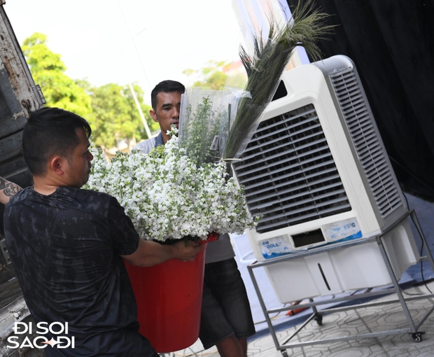 Đám cưới Đoàn Văn Hậu: Trang trí hoa tươi nhập khẩu và sự cẩn trọng của cô dâu Doãn Hải My