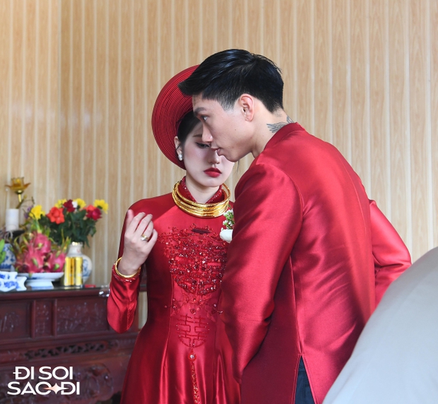 Mẹ Đoàn Văn Hậu nở nụ cười hạnh phúc