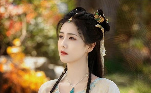 Vào mà xem nữ chính đẹp như tiên hóa ra kém sắc thế này, ảnh qua chỉnh sửa khiến dân tình giật mình - Ảnh 1. Vào mà xem nữ chính đẹp như tiên hóa ra kém sắc thế này, ảnh qua chỉnh sửa khiến dân tình giật mình - Ảnh 1.