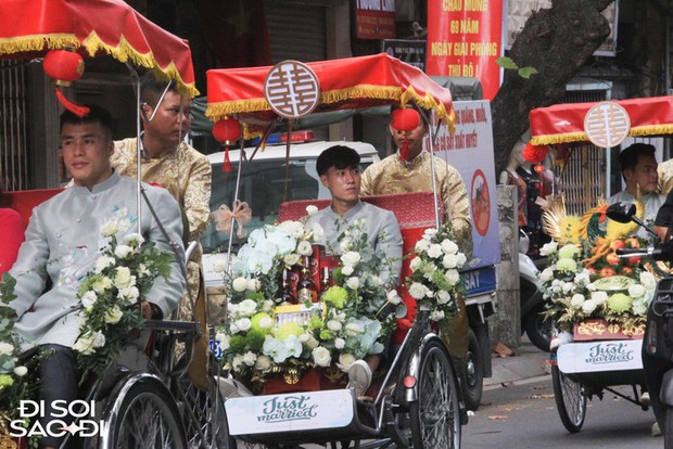 Hấp dẫn: Đoàn Văn Hậu đẩy xích lô mang lễ vật vào nhà dâu Doãn Hải My