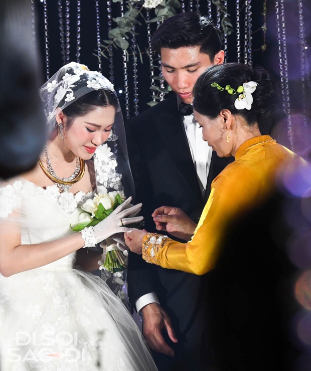 Đoàn Văn Hậu tỏa sáng chói lọi tại sân vận động quan trọng trong cuộc sống