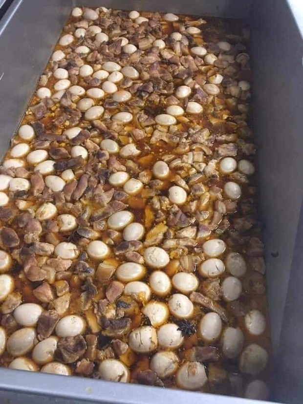 Nhanh nhảu giúp mẹ người yêu bóc trứng để làm món thịt kho trứng, cô gái nghẹn lời vì kết quả của chính mình - Ảnh 2. Nhanh nhảu giúp mẹ người yêu bóc trứng để làm món thịt kho trứng, cô gái nghẹn lời vì kết quả của chính mình - Ảnh 2.