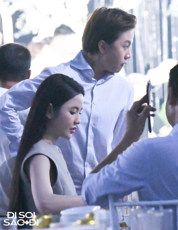 Quang Hải ôm eo Chu Thanh Huyền, tình chàng liểu xiềng công khai trước đám đông