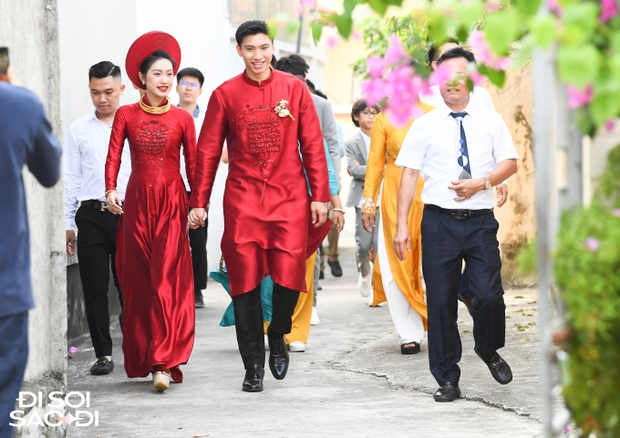 Mẹ Đoàn Văn Hậu nở nụ cười hạnh phúc