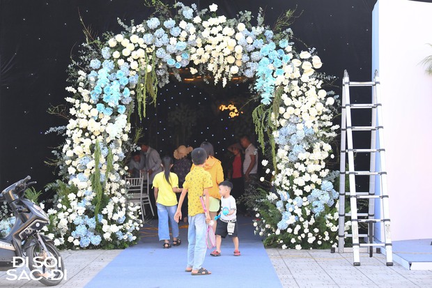 Bí mật chuẩn bị cẩn thận của chú rể Đoàn Văn Hậu trước ngày cưới: Rạp cưới đầy hoa tươi