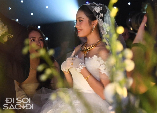 Hoạt động tình nguyện của Hoà Minzy khiến ai cũng ngưỡng mộ