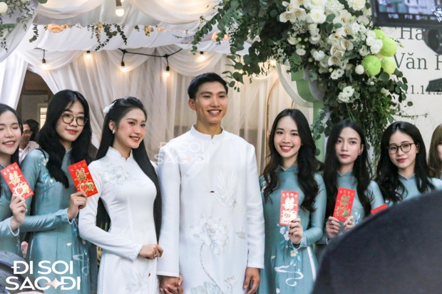 Văn Hậu và Hải My gây chú ý với hình ảnh tình tứ tại đám hỏi, thu hút ánh nhìn