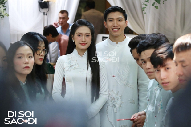 Văn Hậu và Hải My gây chú ý với hình ảnh tình tứ tại đám hỏi, thu hút ánh nhìn