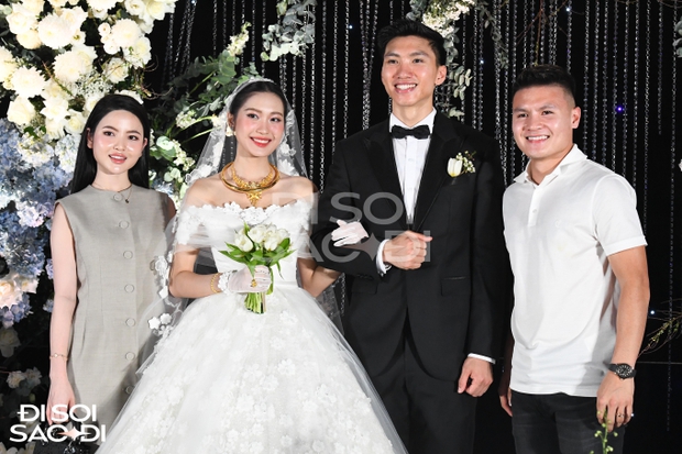 Khung hình nóng bỏng: Văn Hậu - Hải My và những mỹ nhân WAG đình đám