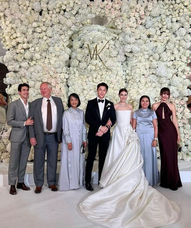 Bông hồng lai Yaya Urassaya bất ngờ gây tranh cãi vì diện bộ đầm này dự hôn lễ khủng của Mark Prin - Kimmy - Ảnh 2.