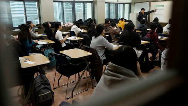 Kỳ thi đại học Hàn Quốc khủng khiếp đến mức nào? Đến Tổng thống cũng phàn nàn, phải cắt bỏ đề thi dài 9 tiếng - Ảnh 4.