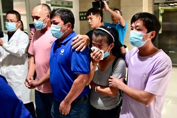 Mất cả gia đình, người đàn ông Trung Quốc hiến tạng con gái cứu 5 người - Ảnh 2.