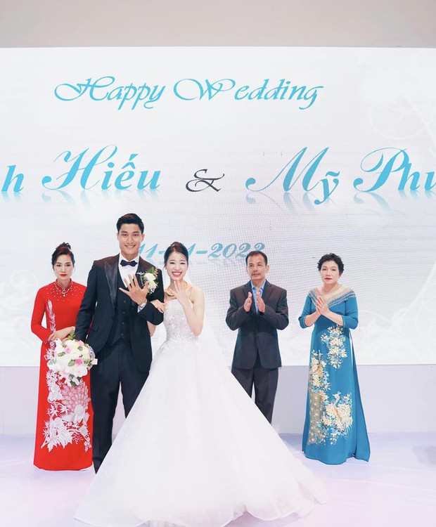 Cựu thủ môn U20 Việt Nam kết hôn với giáo viên, hạnh phúc trọn vẹn không cần đám cưới hoành tráng