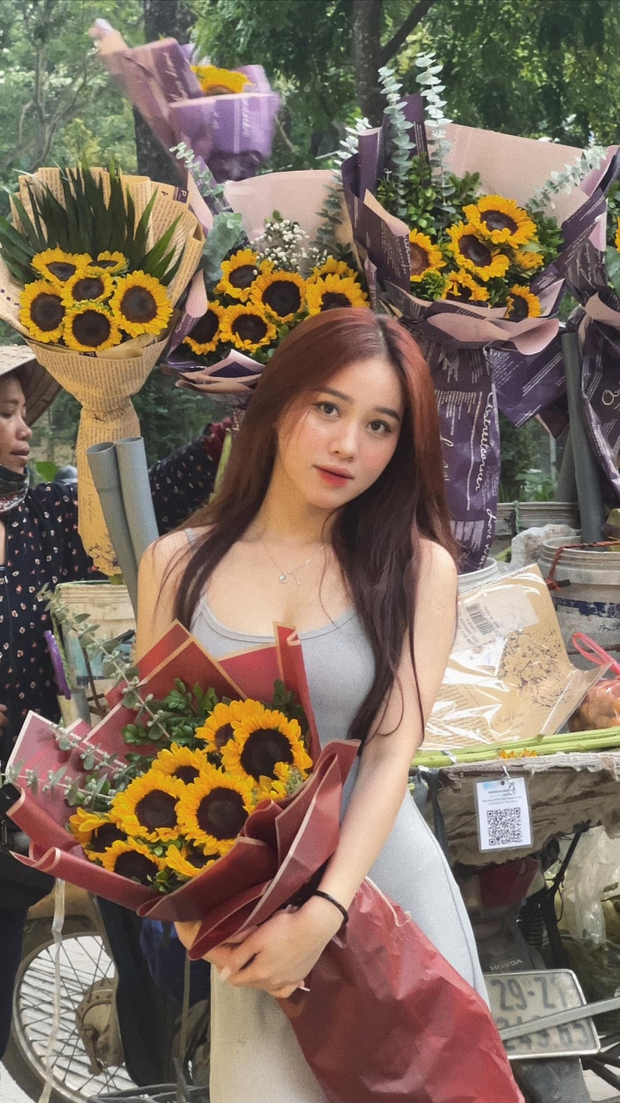 Bạn gái siêu nóng bỏng khoe ảnh tại Nhật Bản, cầu thủ Đội tuyển Việt Nam ngợi khen vô địch nhưng nhận hậu quả đáng thất vọng