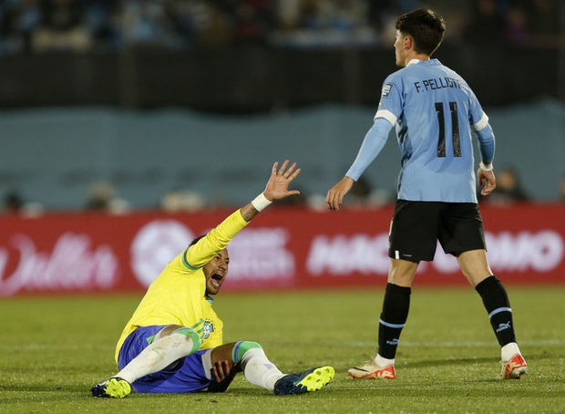 Neymar bị kiện và bắt buộc phải trả gần 10 tỉ đồng
