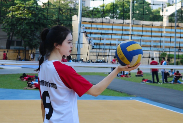 Vẻ đẹp tinh khôi của hoa khôi bóng chuyền sinh viên Việt Nam
