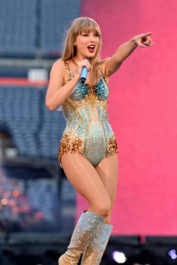 See Taylor Swift's feverish outfits during The Eras Tour - Photo 16.