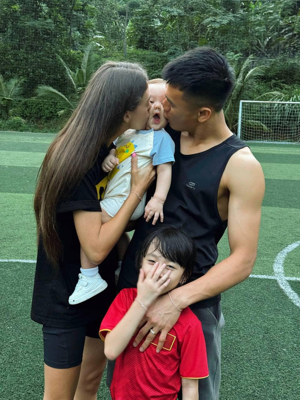 Cách các cầu thủ nổi tiếng biểu đạt tình yêu với người yêu