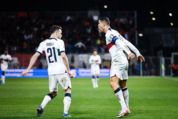 Ronaldo vượt qua nhiều cột mốc khó tin ở tuổi 38, vượt xa cả Haaland về hiệu suất