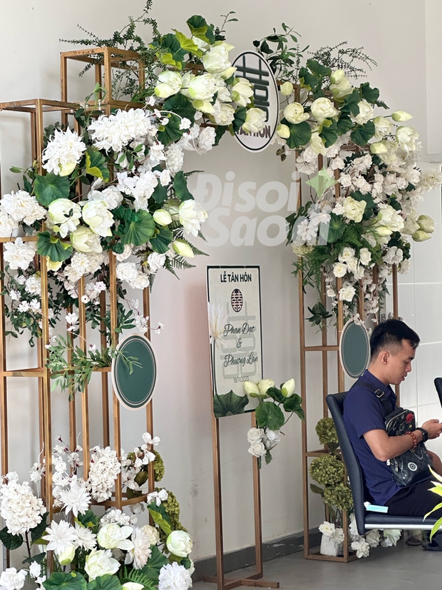 Lễ ăn hỏi Phương Lan - Phan Đạt: Cô dâu diện áo dài khoe sắc mặn mà, chú rể chuẩn bị xế xịn rước vợ - Ảnh 5. Lễ ăn hỏi Phương Lan - Phan Đạt: Cô dâu diện áo dài khoe sắc mặn mà, chú rể chuẩn bị xế xịn rước vợ - Ảnh 5.