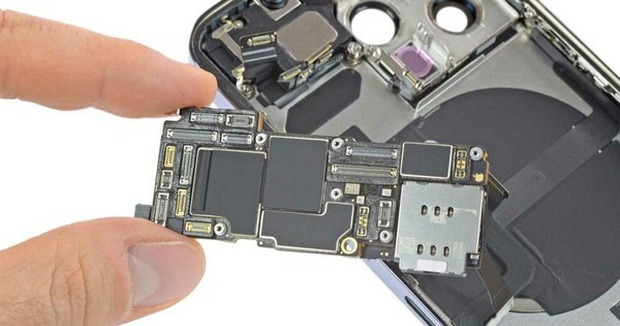 So với chiếc iPhone đầu tiên, dung lượng RAM của iPhone 15 series đã được tăng hơn 60 lần - Ảnh 1.