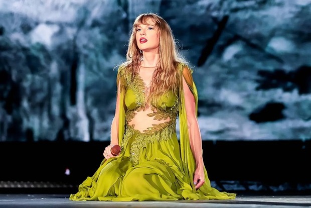 Xôn xao clip Taylor Swift bị khó thở trong đêm nhạc The Eras Tour ngay sau khi fan nữ tới concert tử vong - Ảnh 6.