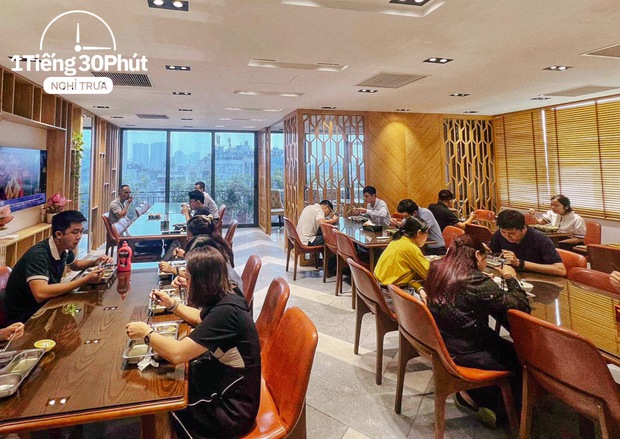 Bữa trưa ở văn phòng chất lượng như cơm nhà do công ty thuê riêng hai đầu bếp nấu ăn mỗi ngày - Ảnh 6. Bữa trưa ở văn phòng chất lượng như cơm nhà do công ty thuê riêng hai đầu bếp nấu ăn mỗi ngày - Ảnh 6.