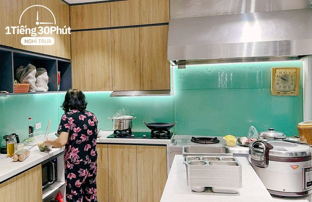 Bữa trưa ở văn phòng chất lượng như cơm nhà do công ty thuê riêng hai đầu bếp nấu ăn mỗi ngày - Ảnh 5. Bữa trưa ở văn phòng chất lượng như cơm nhà do công ty thuê riêng hai đầu bếp nấu ăn mỗi ngày - Ảnh 5.