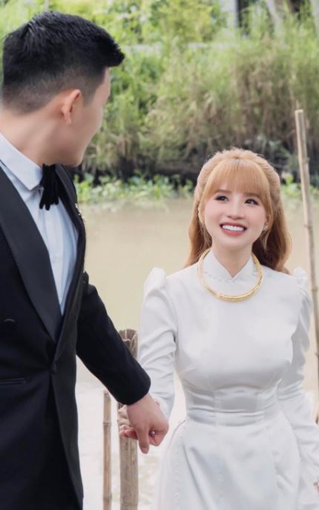 Thủ môn Việt Nam hàng đầu gặp niềm vui khi chào đón con đầu lòng