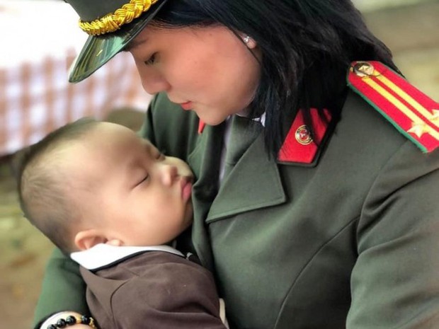 Đỡ đầu 2 con của đại úy công an Hà Tĩnh hy sinh khi làm nhiệm vụ - Ảnh 2. Đỡ đầu 2 con của đại úy công an Hà Tĩnh hy sinh khi làm nhiệm vụ - Ảnh 2.