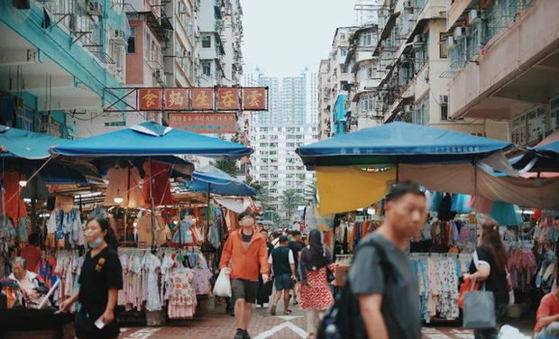 Blogger chia sẻ một ngày ăn chơi xả láng tại quận nghèo nhất Hồng Kông (Trung Quốc): Trả giá thoải mái, thứ gì cũng có! - Ảnh 2.