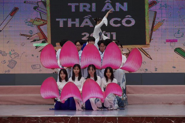 Không khí ngày Nhà giáo Việt Nam 20/11 trên toàn quốc: Nhiều chương trình được đầu tư công phu, siêu rộn ràng - Ảnh 16. Không khí ngày Nhà giáo Việt Nam 20/11 trên toàn quốc: Nhiều chương trình được đầu tư công phu, siêu rộn ràng - Ảnh 16.