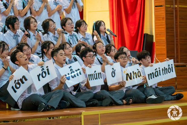 Không khí ngày Nhà giáo Việt Nam 20/11 trên toàn quốc: Nhiều chương trình được đầu tư công phu, siêu rộn ràng - Ảnh 33.