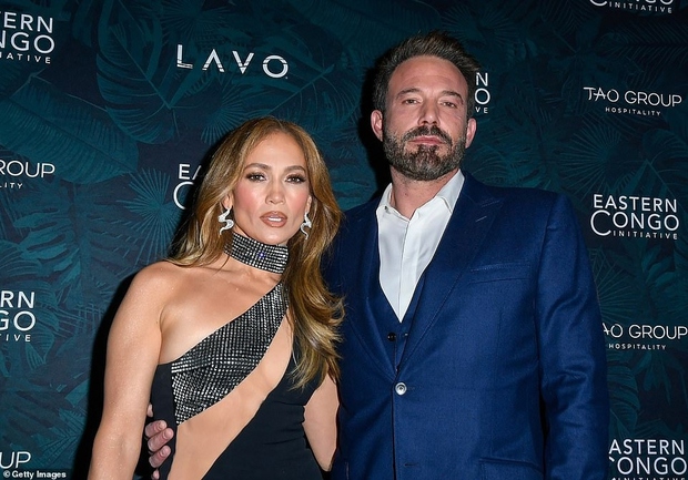 Jennifer Lopez khoe vóc dáng đạt tỷ lệ vàng hiếm có ở tuổi 54 - Ảnh 4.