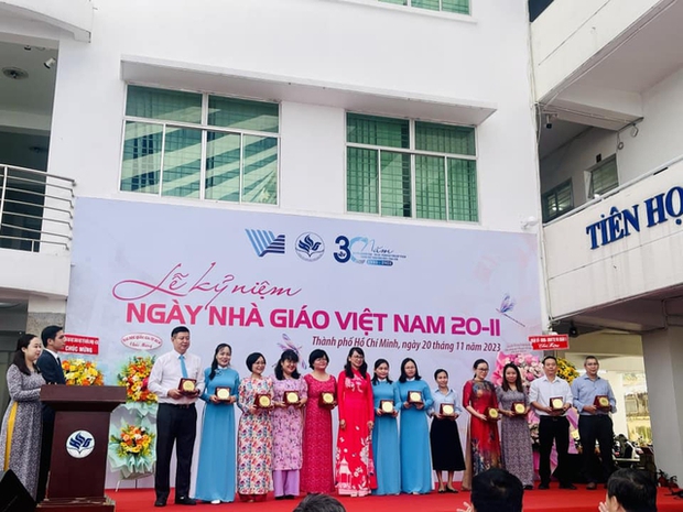 Không khí ngày Nhà giáo Việt Nam 20/11 trên toàn quốc: Nhiều chương trình được đầu tư công phu, siêu rộn ràng - Ảnh 30. Không khí ngày Nhà giáo Việt Nam 20/11 trên toàn quốc: Nhiều chương trình được đầu tư công phu, siêu rộn ràng - Ảnh 30.
