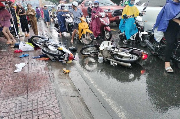 Tài xế có dấu hiệu say xỉn gây tai nạn trên đường Cao Thắng, quận 10 - Ảnh 2. Tài xế có dấu hiệu say xỉn gây tai nạn trên đường Cao Thắng, quận 10 - Ảnh 2.