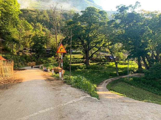 Vẻ mộc mạc, yên bình ở làng cổ trăm tuổi tưởng chừng bị lãng quên ở Hà Giang - Ảnh 3.