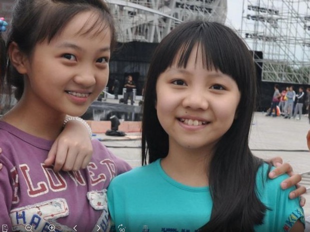 Bé gái trong bê bối hát nhép tại Olympic Bắc Kinh 2008 từng bị bạo lực mạng và sự thay đổi hoàn toàn khác lạ sau 15 năm - Ảnh 2.