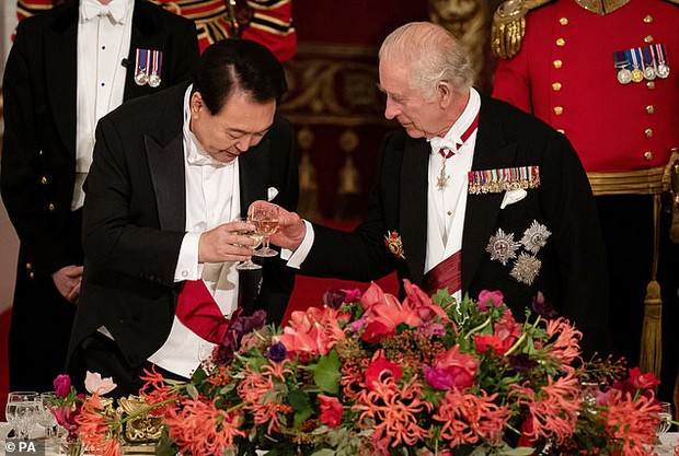 Toàn cảnh yến tiệc của Hoàng gia Anh: Loạt quan chức cấp cao tề tựu, Đệ nhất phu nhân Hàn Quốc và BLACKPINK gây bão - Ảnh 3.