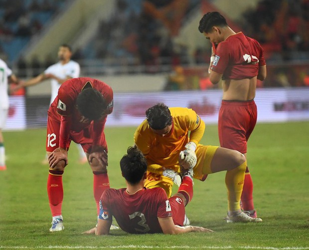 Đặng Văn Lâm xuất sắc cứu thua nhưng không thể ngăn chặn bàn thua đau lòng ở phút bù giờ cuối cùng